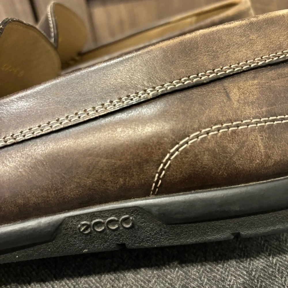 Ecco Classic Moc 2.0 Slip On Men's Brown Loafers Leather size 42 US 8-8.5